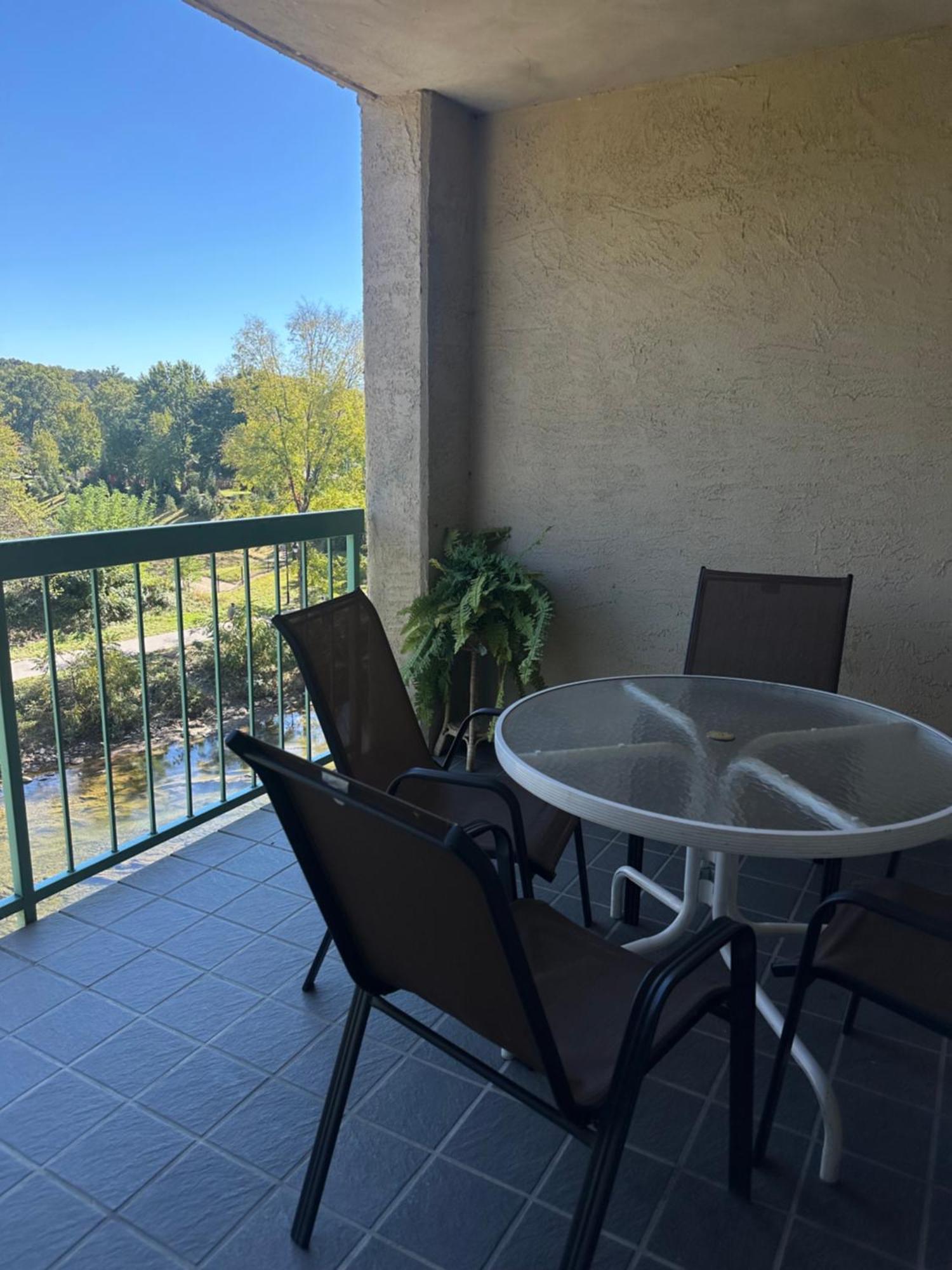 River Place Condos #409 1Bd, 2Bath Pigeon Forge Exteriör bild